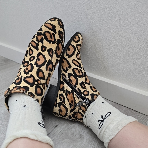Blondo | maximalist leopard print pony hair waterproof ankle booties | WMS 6.5 - Picture 4 of 13